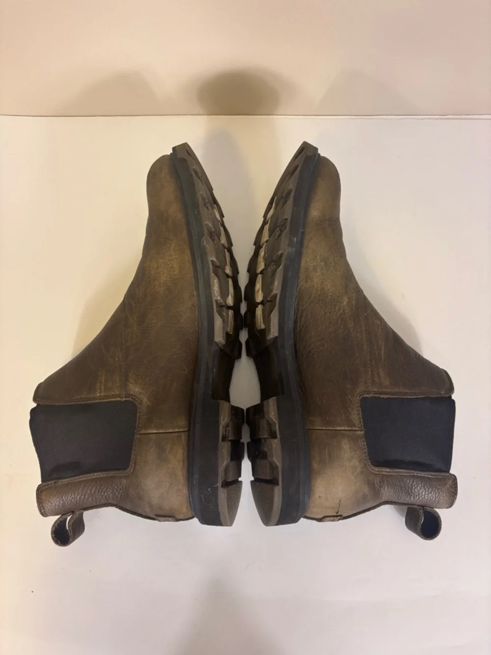 Sorel‎ Men's Brown Leather Chukka Boots with Black Elastic Panels 11.5